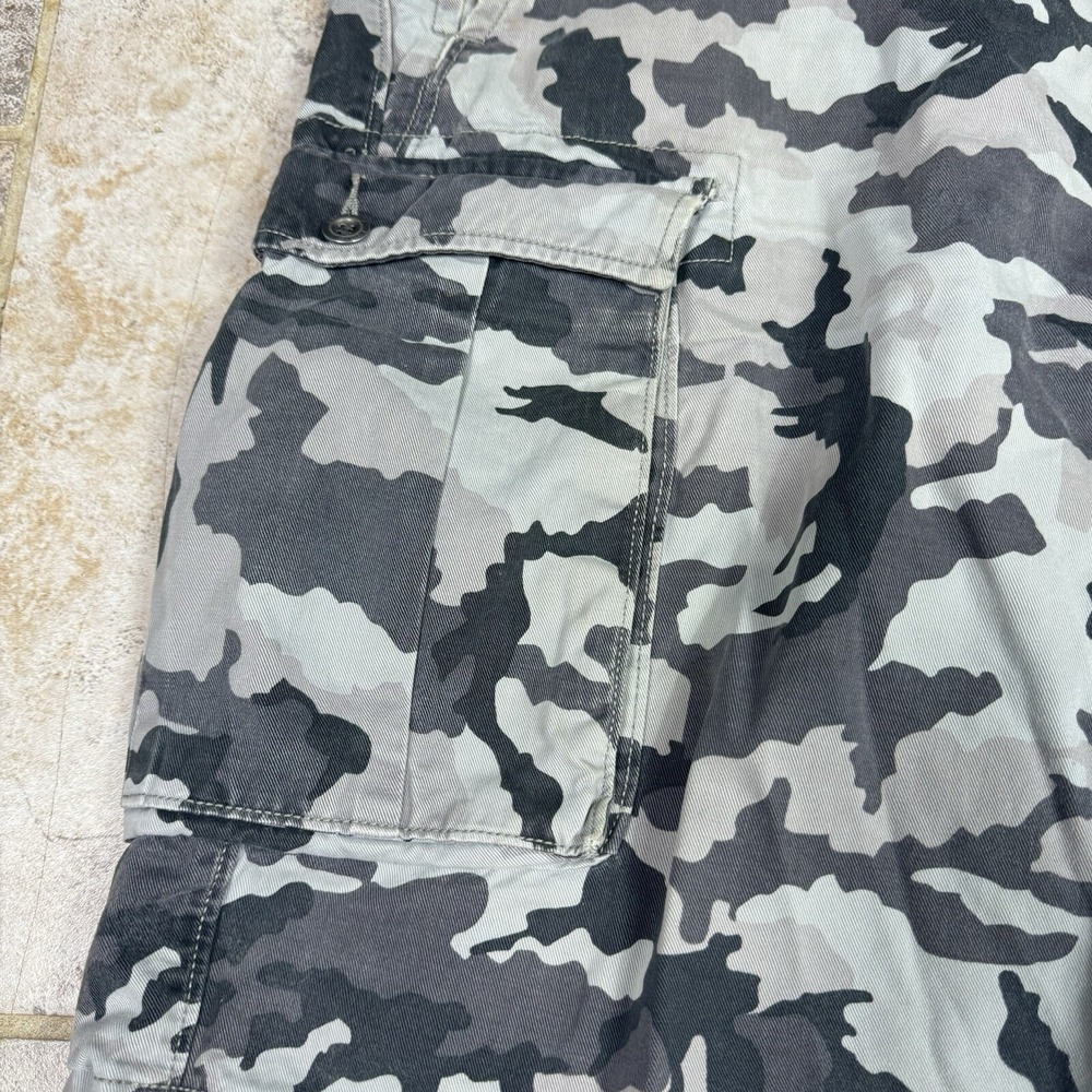 Camo Cargo Shorts Mens Gray Black Urban Camouflage Casual 42 - Picture 3 of 12